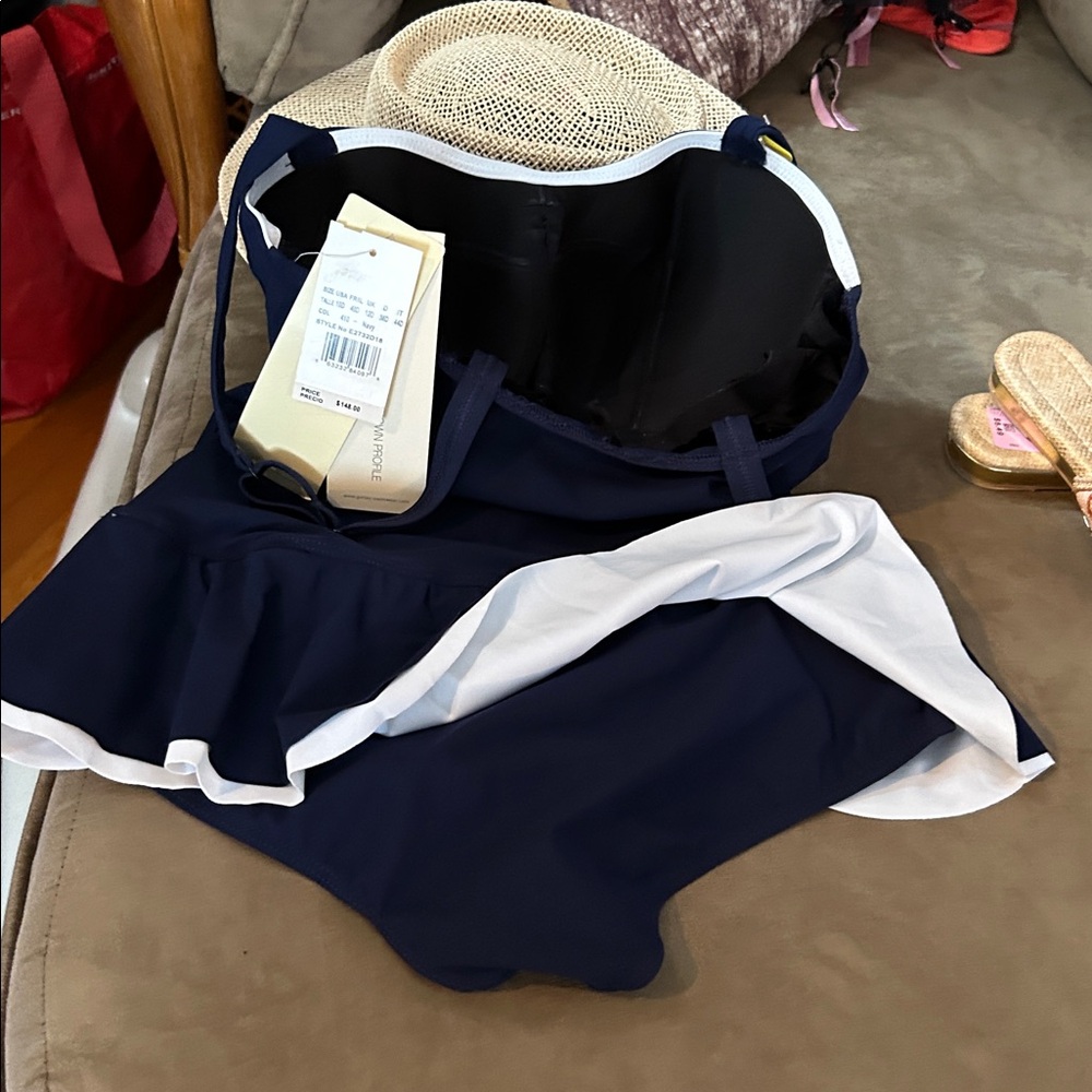 NWT adorable Gottex D cup swimsuit - Picture 2 of 8